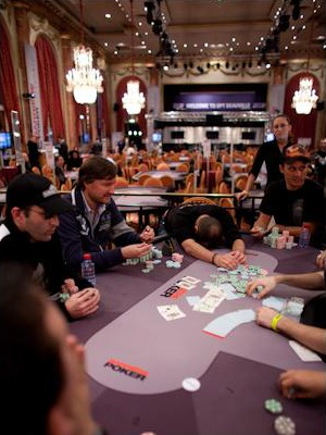 Outdraw in Poker